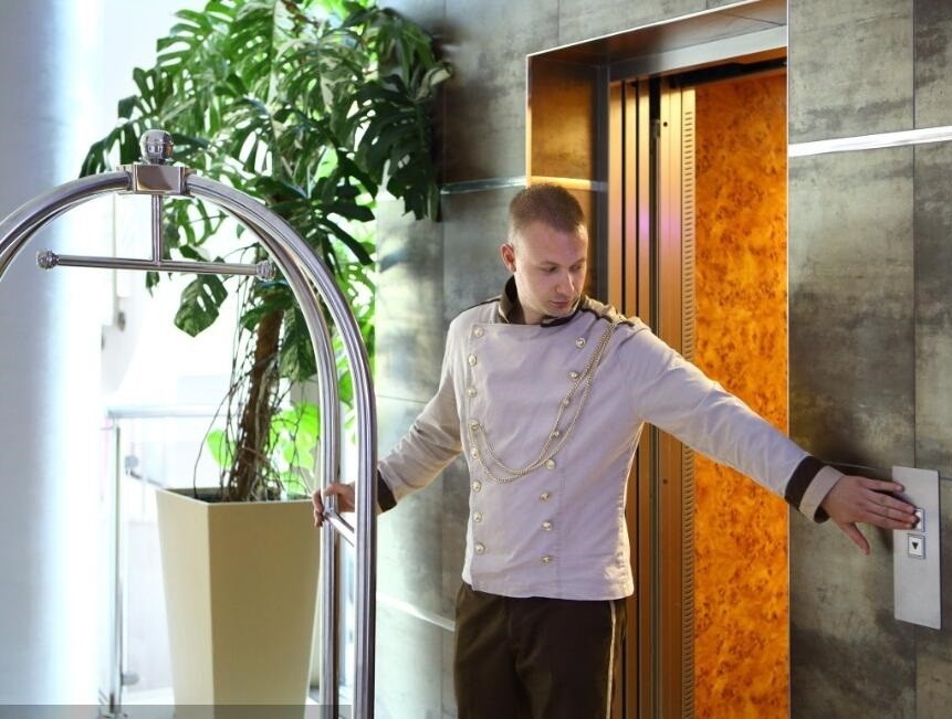 Why Five-Star Hotel need Elevator Floor Announcer？